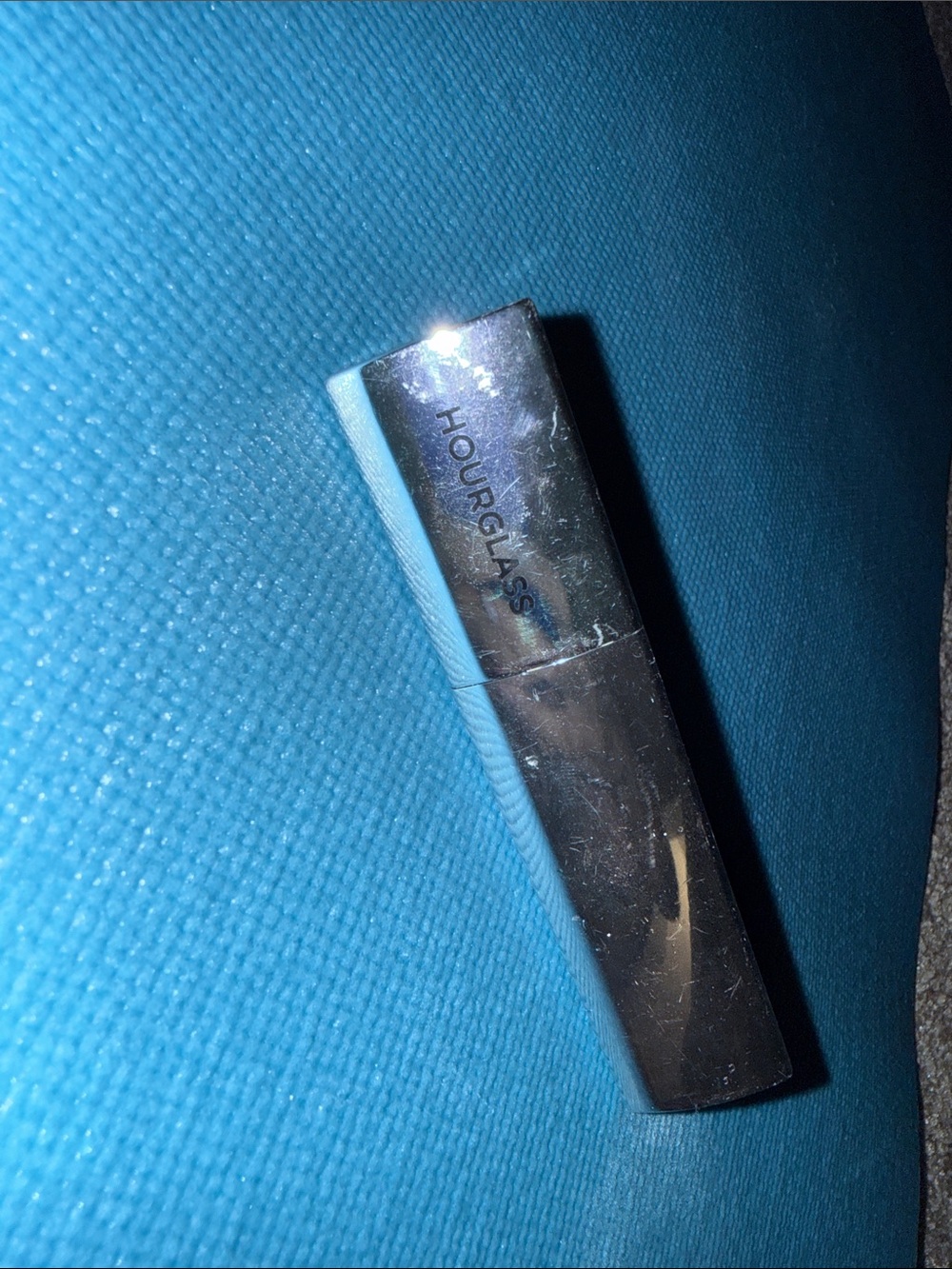 Hourglass Metallic Silver Highlighter Tube